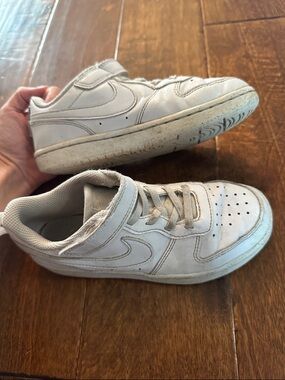 Nike Kids White Low-Top leather Velcro court boroughs